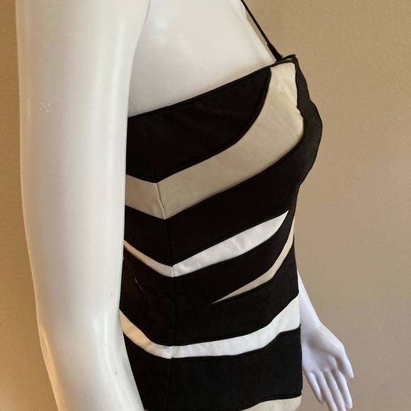 One shoulder White House black market top size S - Picture 4 of 4